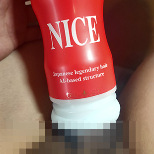 オナカップにディルドやペニスを挿入している